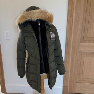 Army greenPuffer Coat with Faux Fur Hood and black removable vest